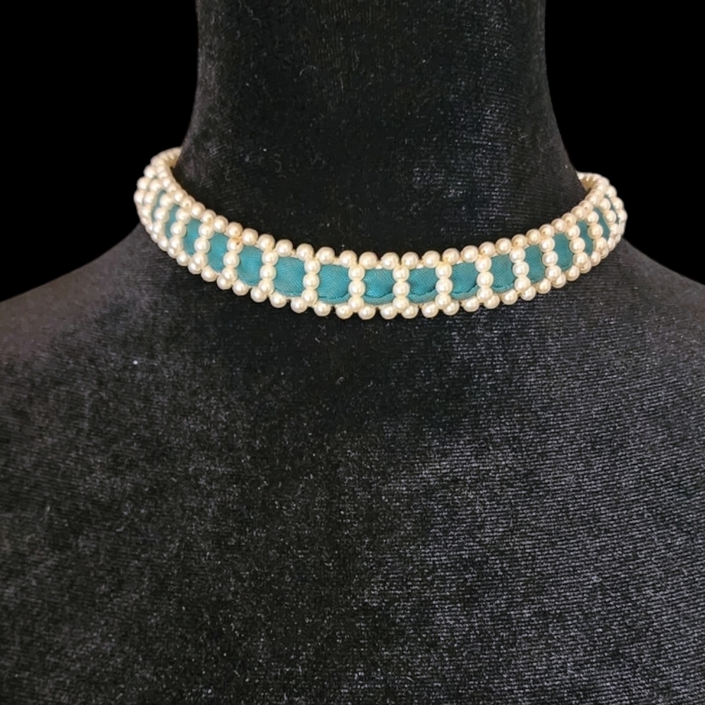 🤍Vintage 1960s Pearl Ribbon Choker - Picture 6 of 8